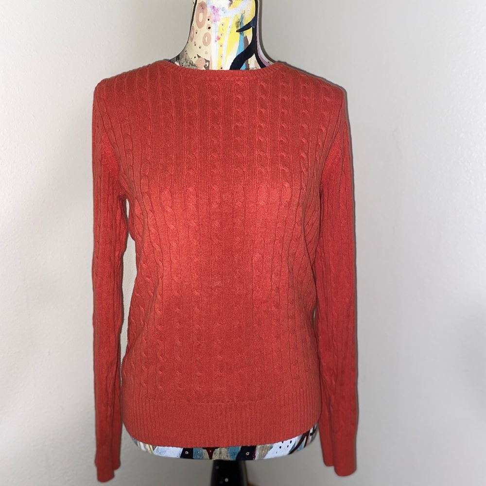 Orange knitted sweater. Size: L.